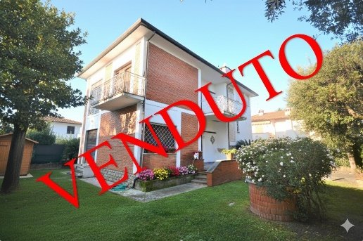 casa indipendente in vendita a Pietrasanta in zona Fiumetto