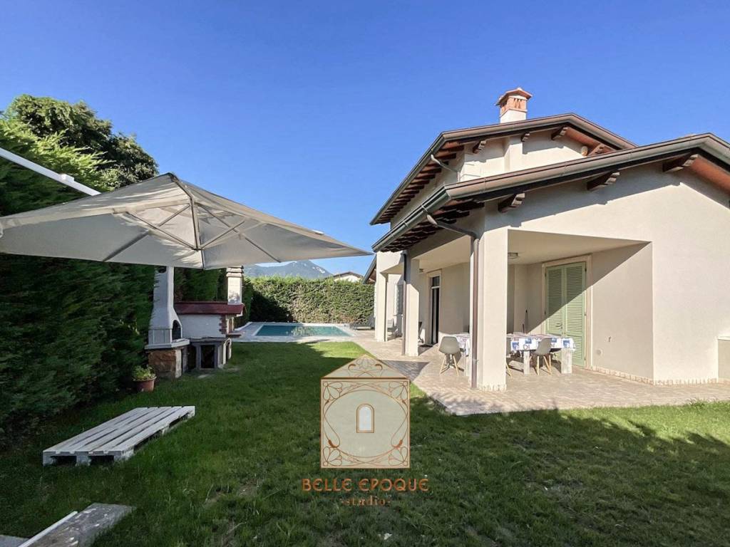 casa indipendente in vendita a Pietrasanta in zona Marina di Pietrasanta