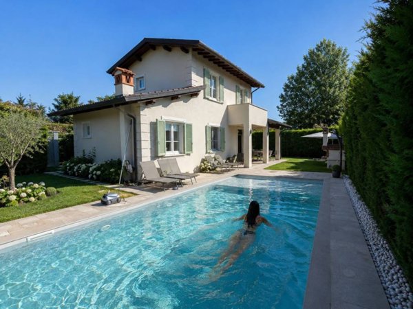 casa indipendente in vendita a Pietrasanta in zona Marina di Pietrasanta