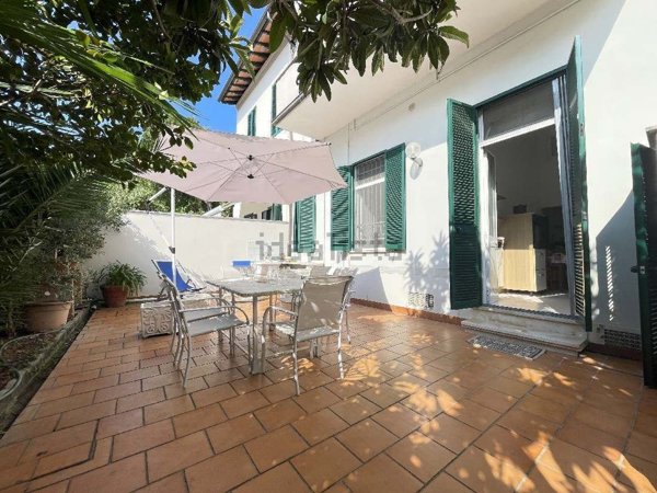 appartamento in vendita a Pietrasanta in zona Fiumetto