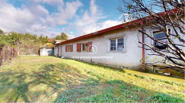 casa indipendente in vendita a Pietrasanta in zona Crociale