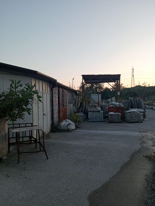 capannone in vendita a Pietrasanta