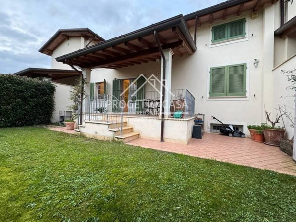 casa indipendente in vendita a Pietrasanta