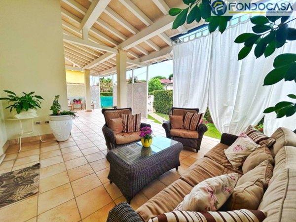 casa indipendente in vendita a Pietrasanta in zona Vignone