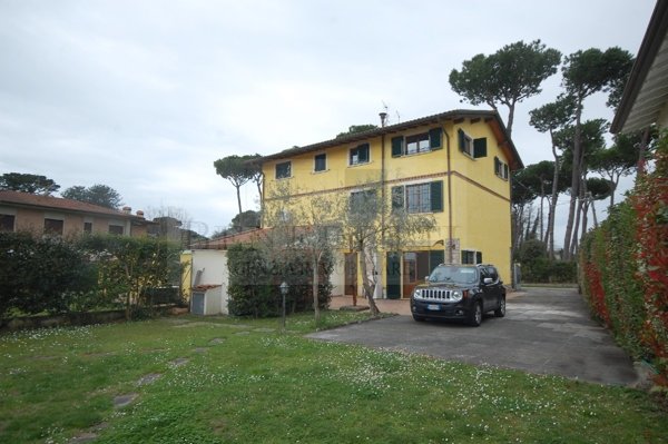 casa indipendente in vendita a Pietrasanta in zona Marina di Pietrasanta