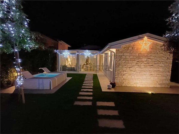 casa indipendente in vendita a Pietrasanta in zona Fiumetto