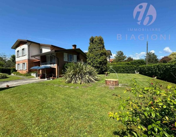 casa indipendente in vendita a Pietrasanta in zona Focette