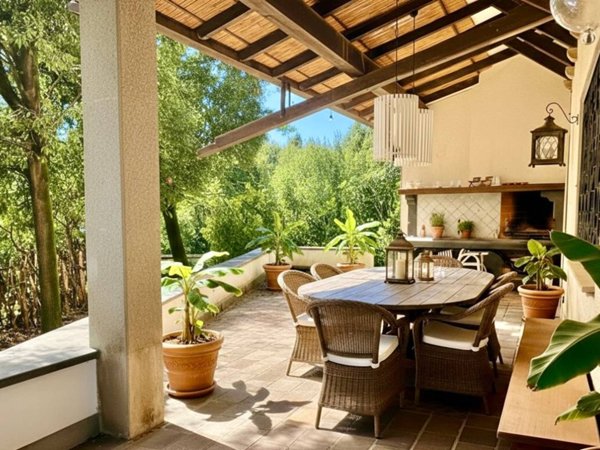 casa indipendente in vendita a Pietrasanta in zona Fiumetto