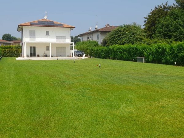 casa indipendente in vendita a Pietrasanta in zona Marina di Pietrasanta