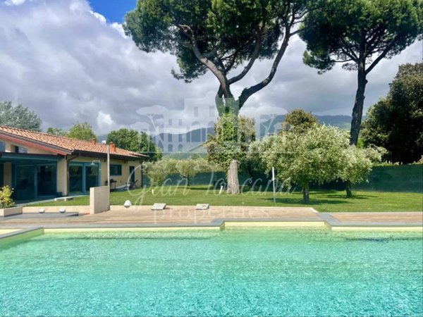 casa indipendente in vendita a Pietrasanta