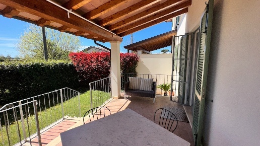 appartamento in vendita a Pietrasanta in zona Osterietta