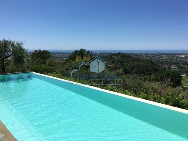 casa indipendente in vendita a Pietrasanta