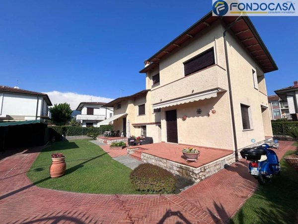 casa indipendente in vendita a Pietrasanta in zona Marina di Pietrasanta