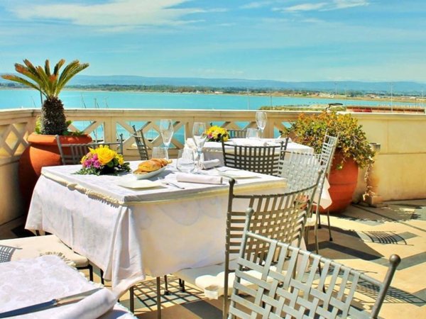 negozio in vendita a Pietrasanta in zona Tonfano