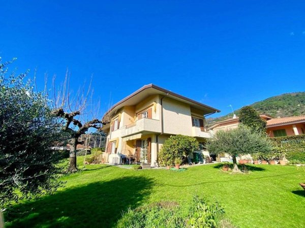 casa indipendente in vendita a Pietrasanta in zona Strettoia