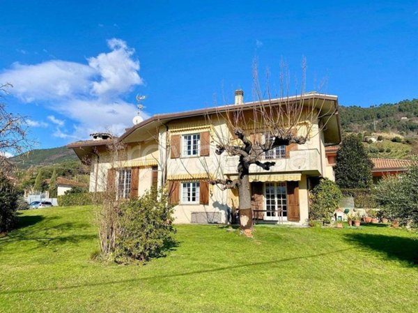 casa indipendente in vendita a Pietrasanta in zona Strettoia