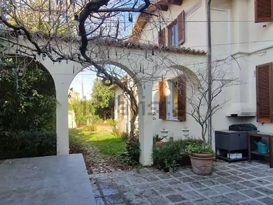 casa indipendente in vendita a Pietrasanta in zona Fiumetto