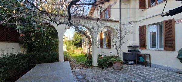 casa indipendente in vendita a Pietrasanta in zona Fiumetto