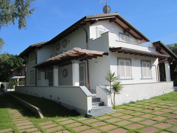 casa indipendente in vendita a Pietrasanta in zona Fiumetto