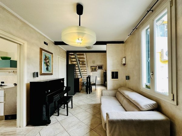 casa indipendente in vendita a Pietrasanta in zona Tonfano