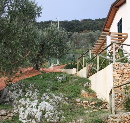 casa indipendente in vendita a Pietrasanta in zona Capezzano Monte