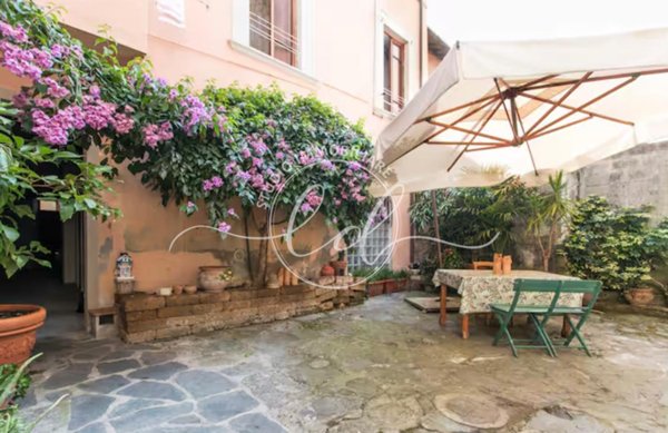casa indipendente in vendita a Pietrasanta in zona Capezzano Monte