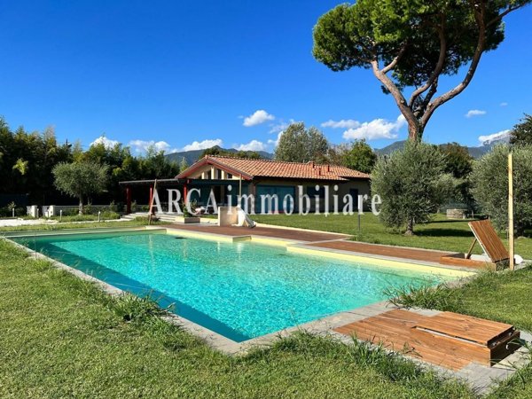 casa indipendente in vendita a Pietrasanta