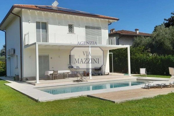 casa indipendente in vendita a Pietrasanta