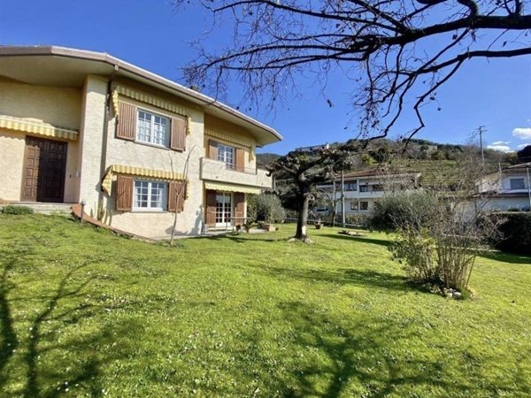 casa indipendente in vendita a Pietrasanta in zona Strettoia