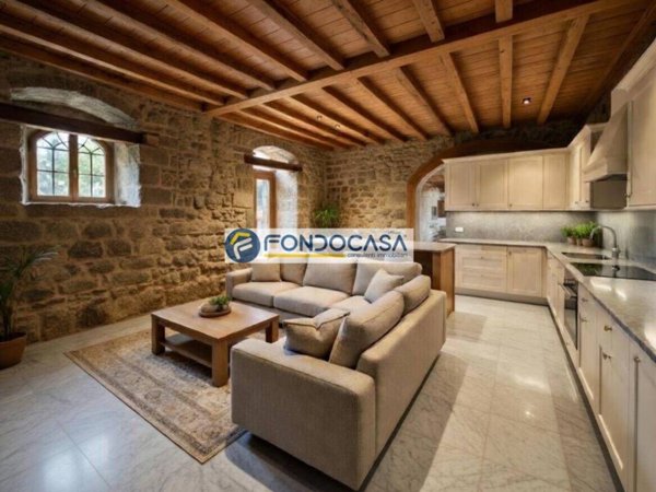 casa indipendente in vendita a Pietrasanta in zona Crociale