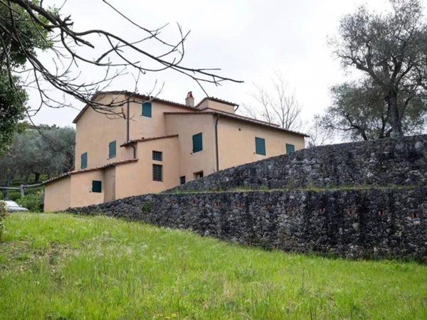 casa indipendente in vendita a Pietrasanta in zona Capriglia