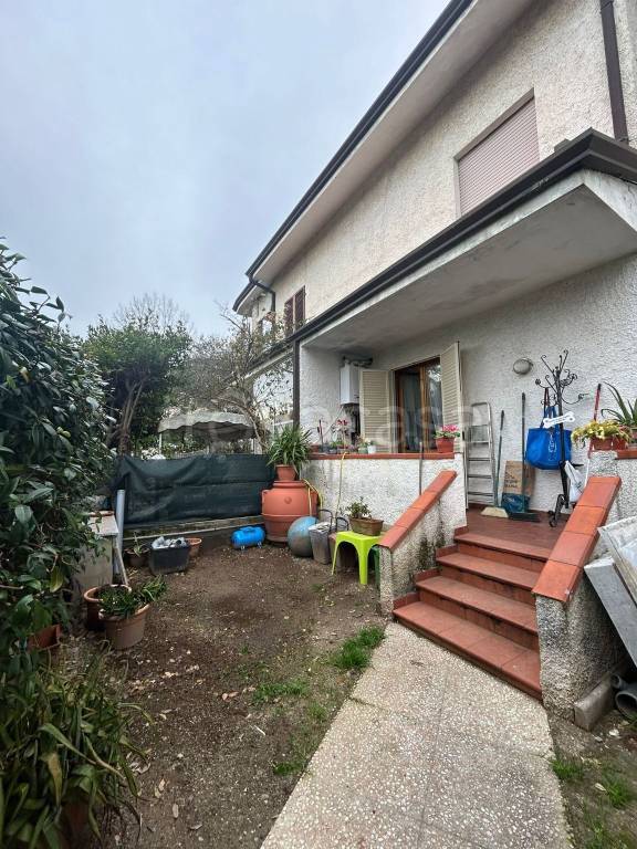 casa indipendente in vendita a Pietrasanta in zona Vignone