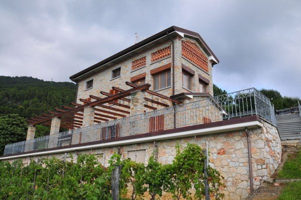 casale in vendita a Pietrasanta in zona Strettoia