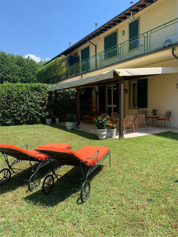 appartamento in vendita a Pietrasanta in zona Fiumetto