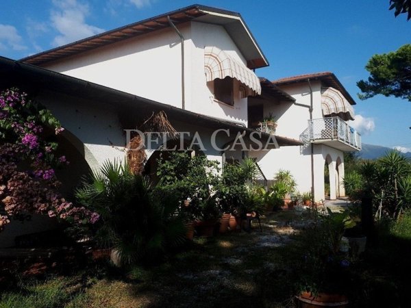 casa indipendente in vendita a Pietrasanta in zona Marina di Pietrasanta