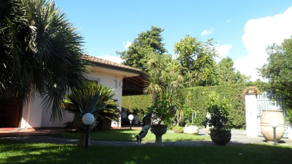 casa indipendente in vendita a Pietrasanta in zona Fiumetto