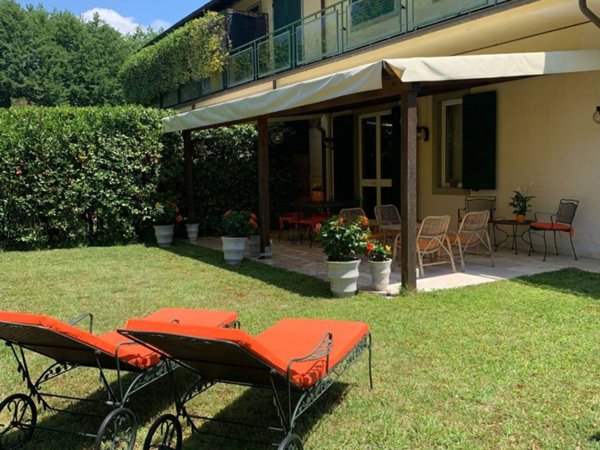 appartamento in vendita a Pietrasanta in zona Fiumetto