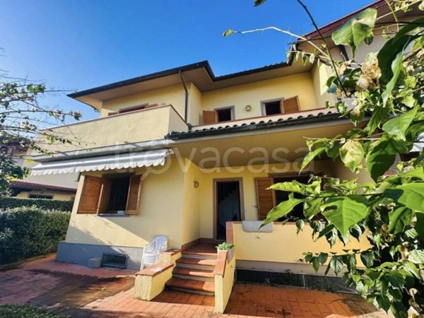 casa indipendente in vendita a Pietrasanta in zona Vignone