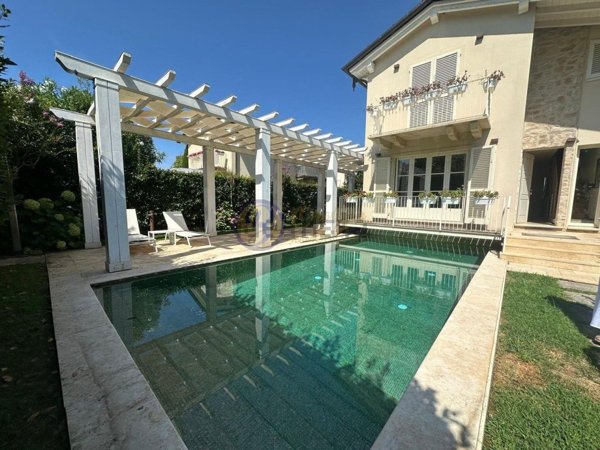 casa indipendente in vendita a Pietrasanta