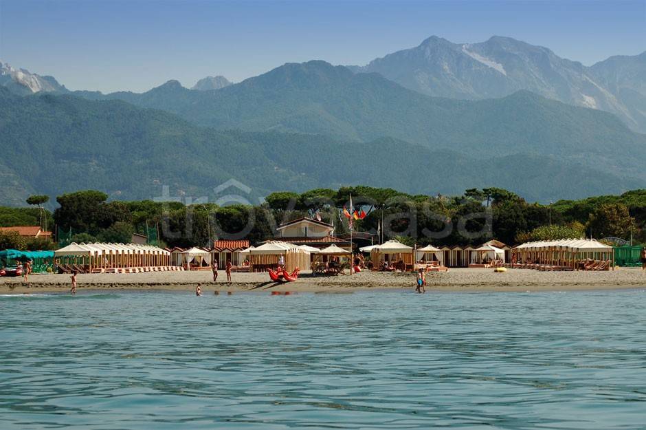appartamento in vendita a Pietrasanta in zona Fiumetto