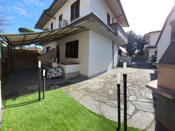 casa indipendente in vendita a Pietrasanta in zona Fiumetto