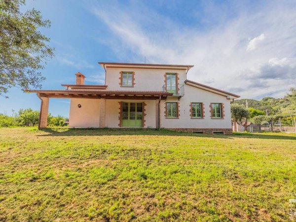 casa indipendente in vendita a Pietrasanta