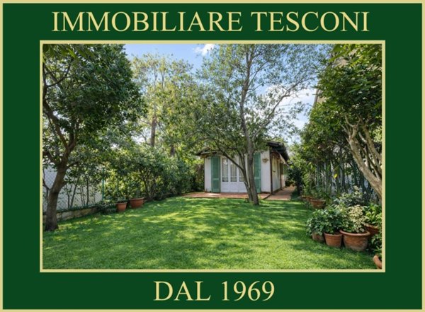 casa indipendente in vendita a Pietrasanta in zona Fiumetto