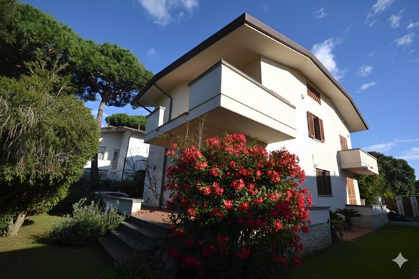 casa indipendente in vendita a Pietrasanta in zona Focette