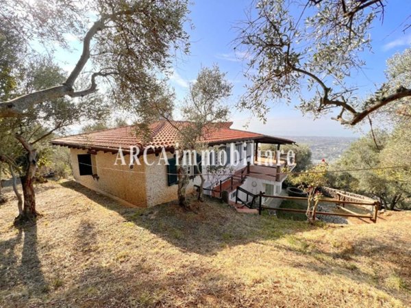 casa indipendente in vendita a Pietrasanta