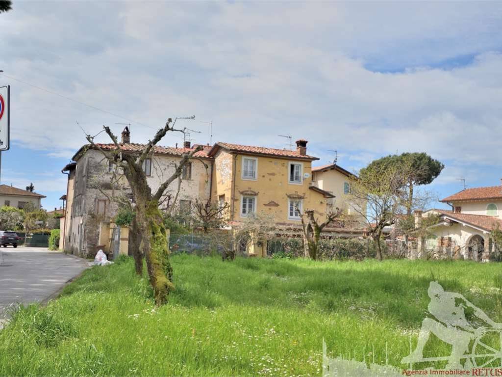 casa indipendente in vendita a Pietrasanta in zona Crociale