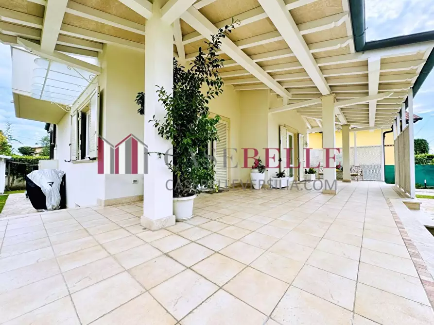 casa indipendente in vendita a Pietrasanta in zona Tonfano