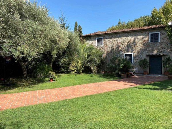 casale in vendita a Pietrasanta in zona Castello