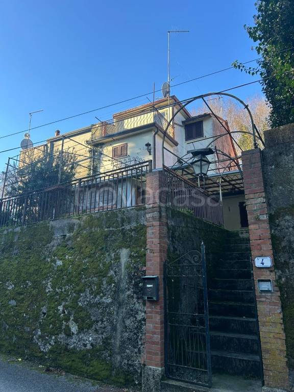 casa indipendente in vendita a Pietrasanta in zona Capriglia