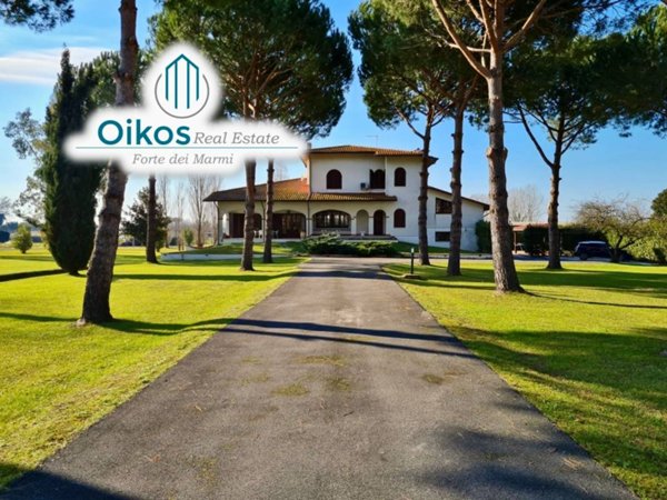 casa indipendente in vendita a Pietrasanta in zona Tonfano